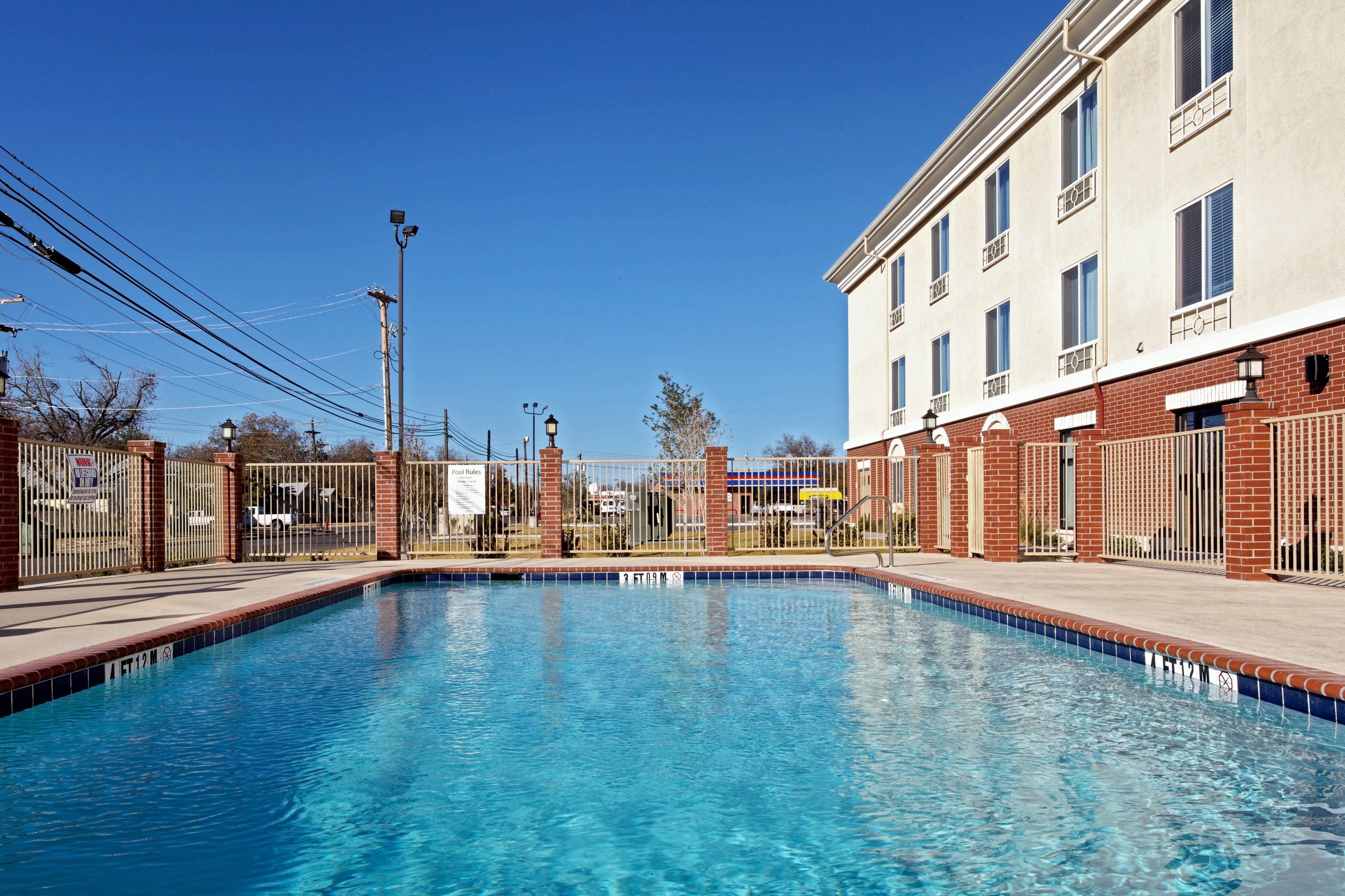 Holiday Inn Express & Suites Ozona By Ihg Bagian luar foto